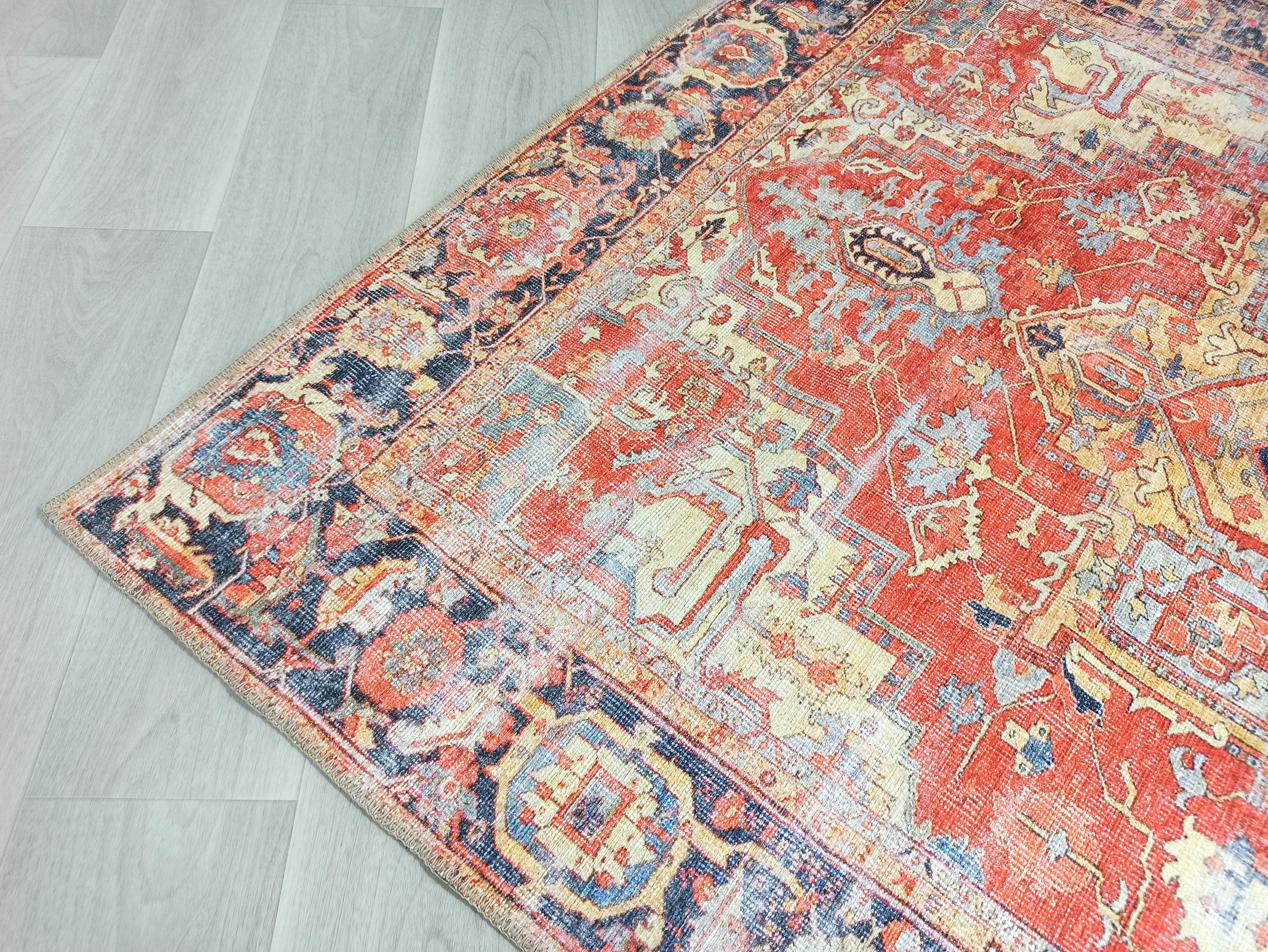 Rot-blauer Vintage-Teppich mit Medaillonmuster