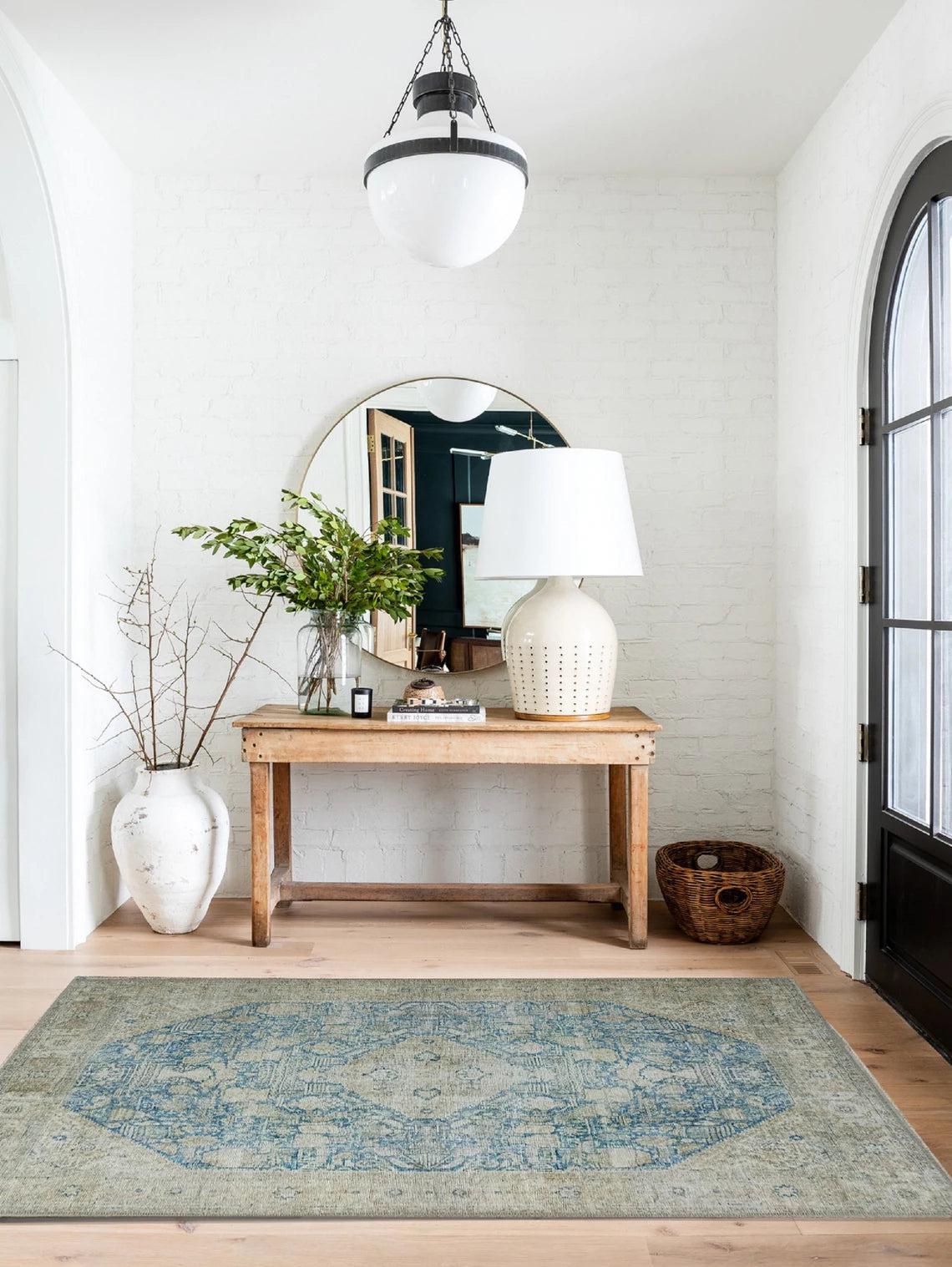 Bej ve Solgun Mavi Medalyonlu Vintage Türk Halısı