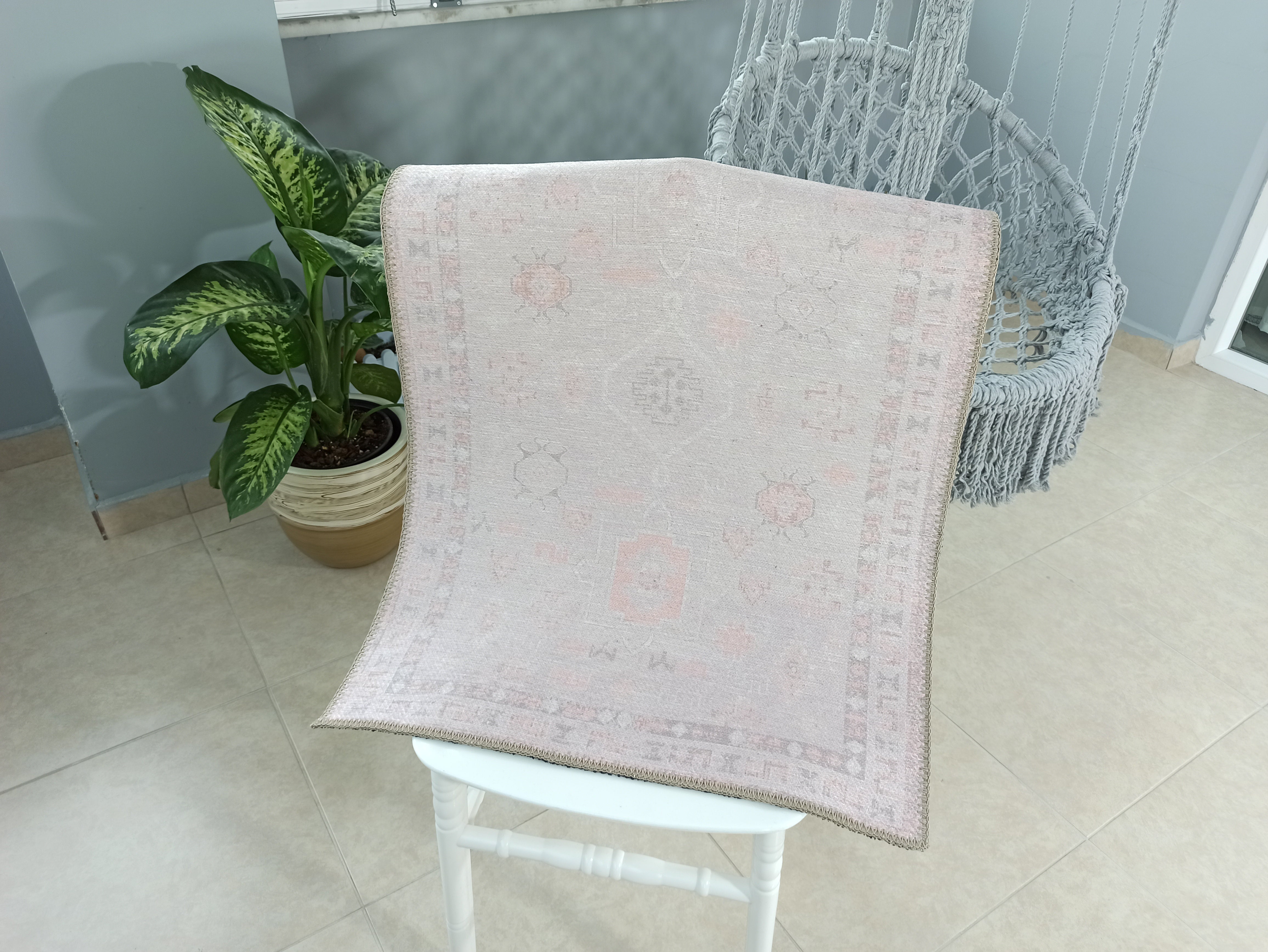 Rot-blauer Vintage-Teppich mit Medaillonmuster