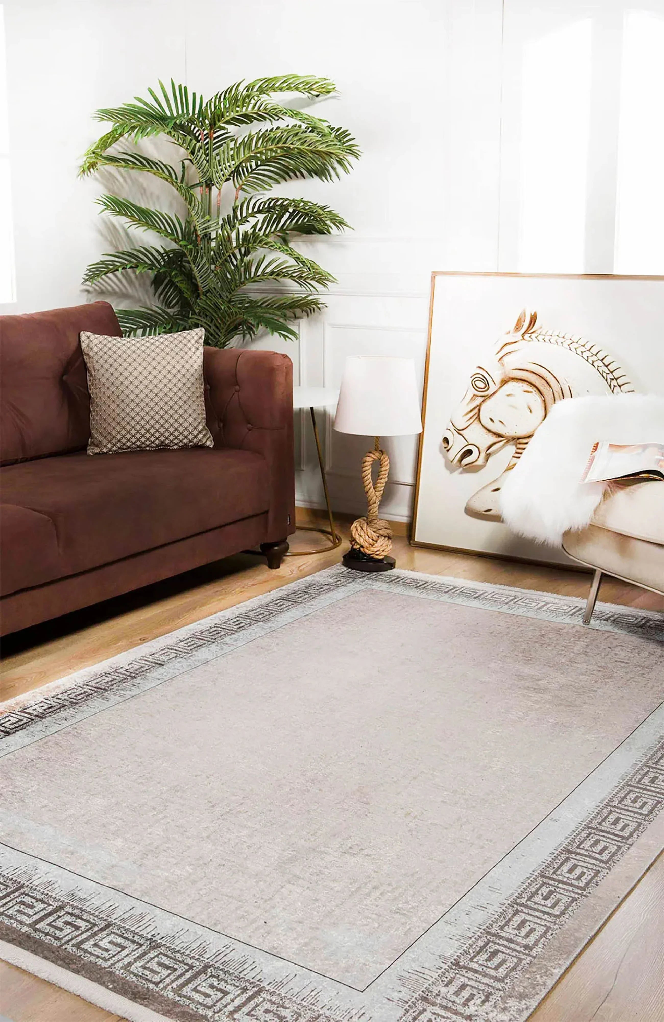 Zamansız Eskitme Bej ve Krem Minimalist Yunan Anahtar Bordürlü Halı-Pera Halı