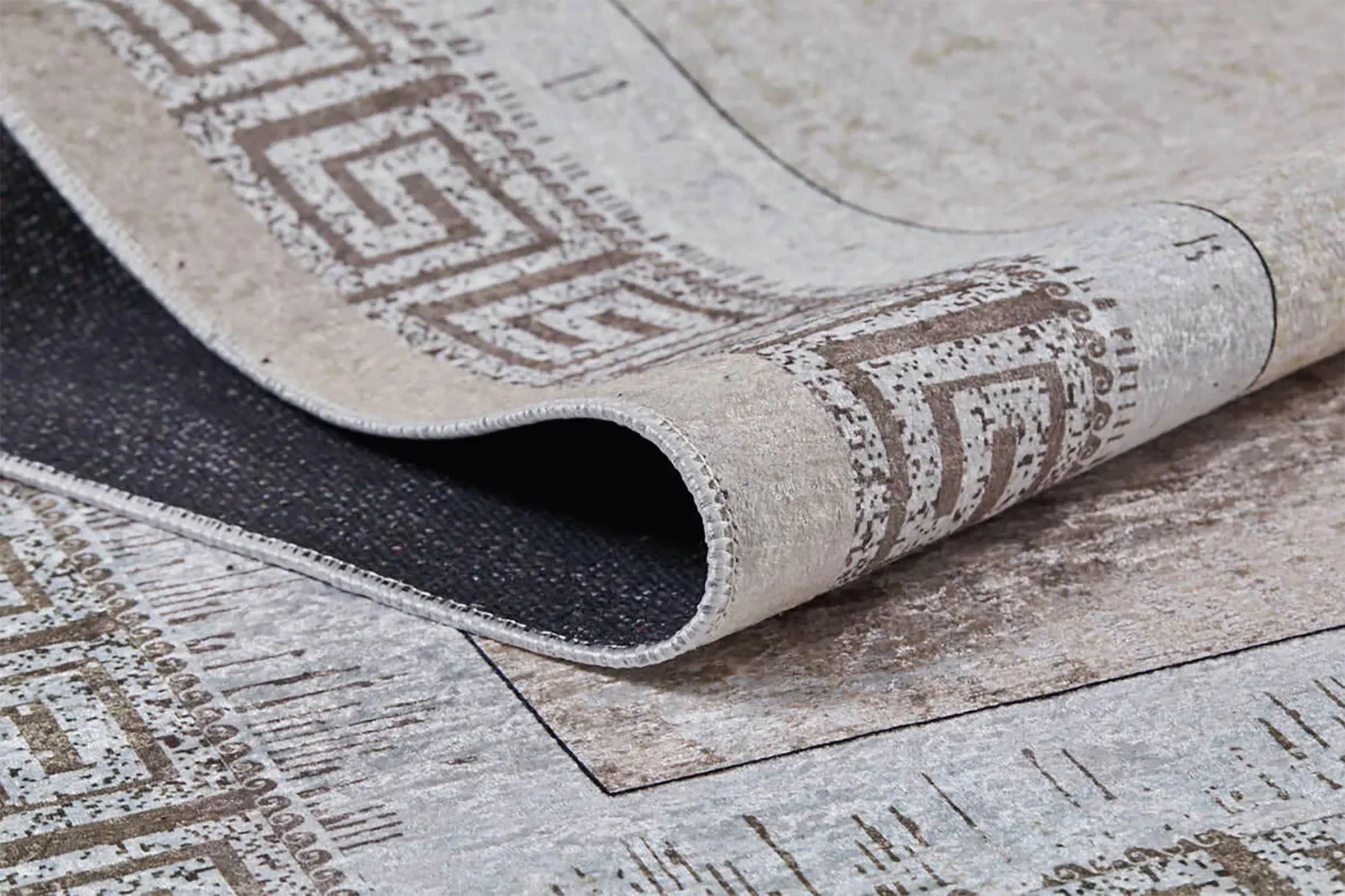 Zamansız Eskitme Bej ve Krem Minimalist Yunan Anahtar Bordürlü Halı-Pera Halı