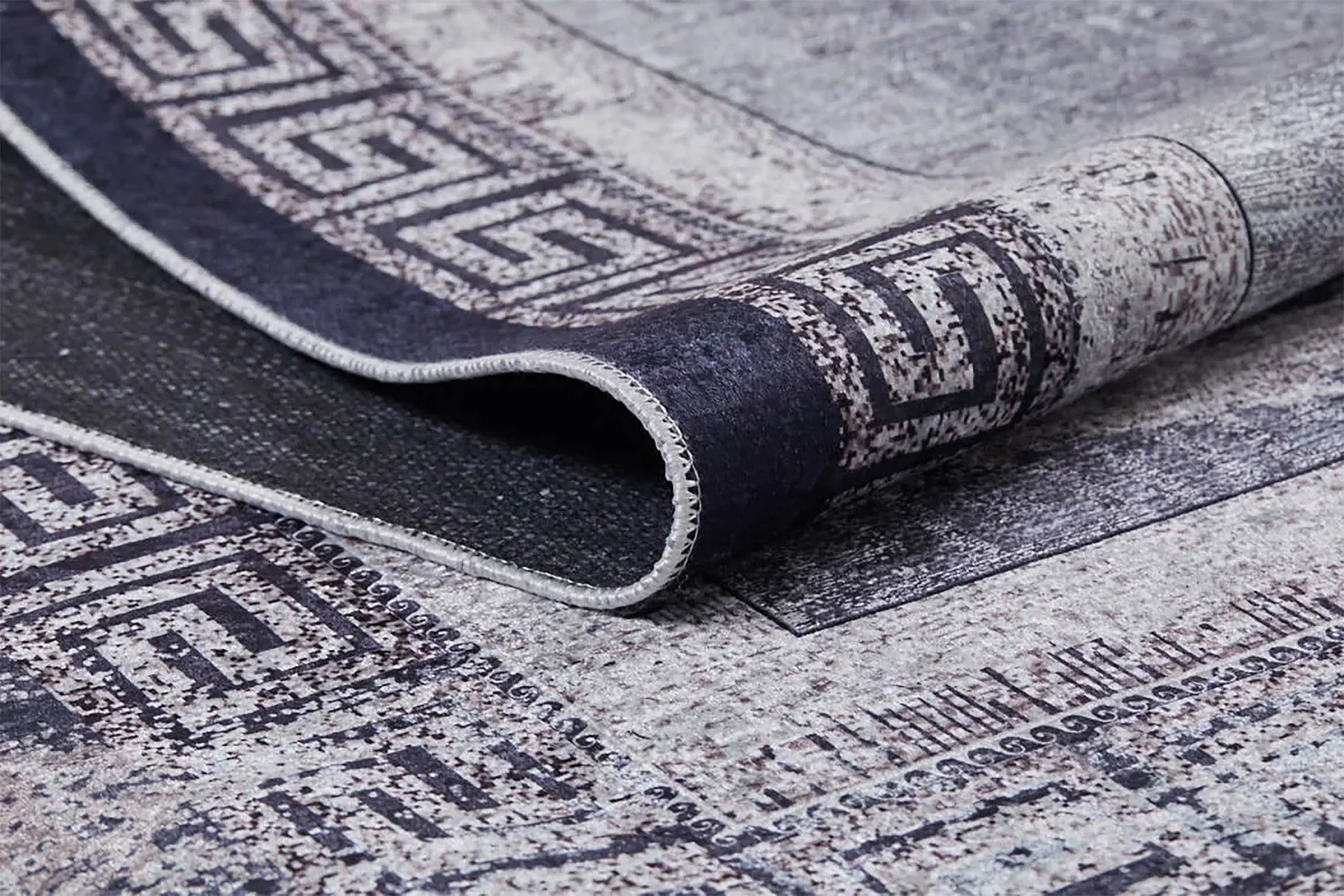 Zamansız Mor Labirent Desenli Lacivert ve Beyaz Yunan Bordürlü Halı-Pera Halı