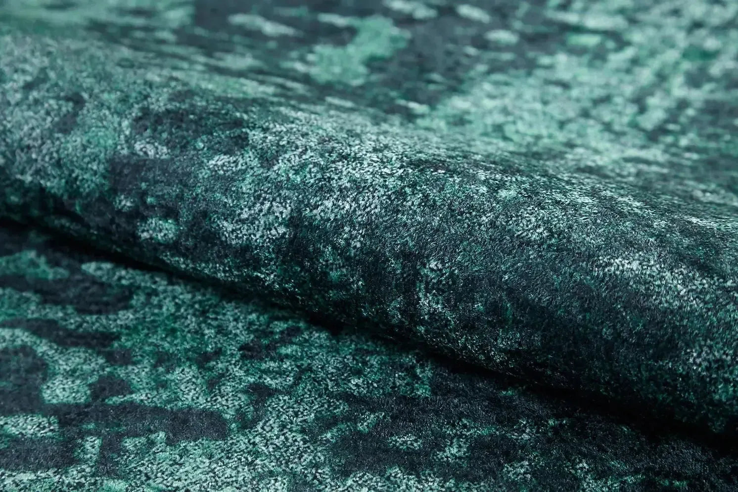 Zümrüt Yeşil Tonlarda Eskitme Halı-Pera Halı