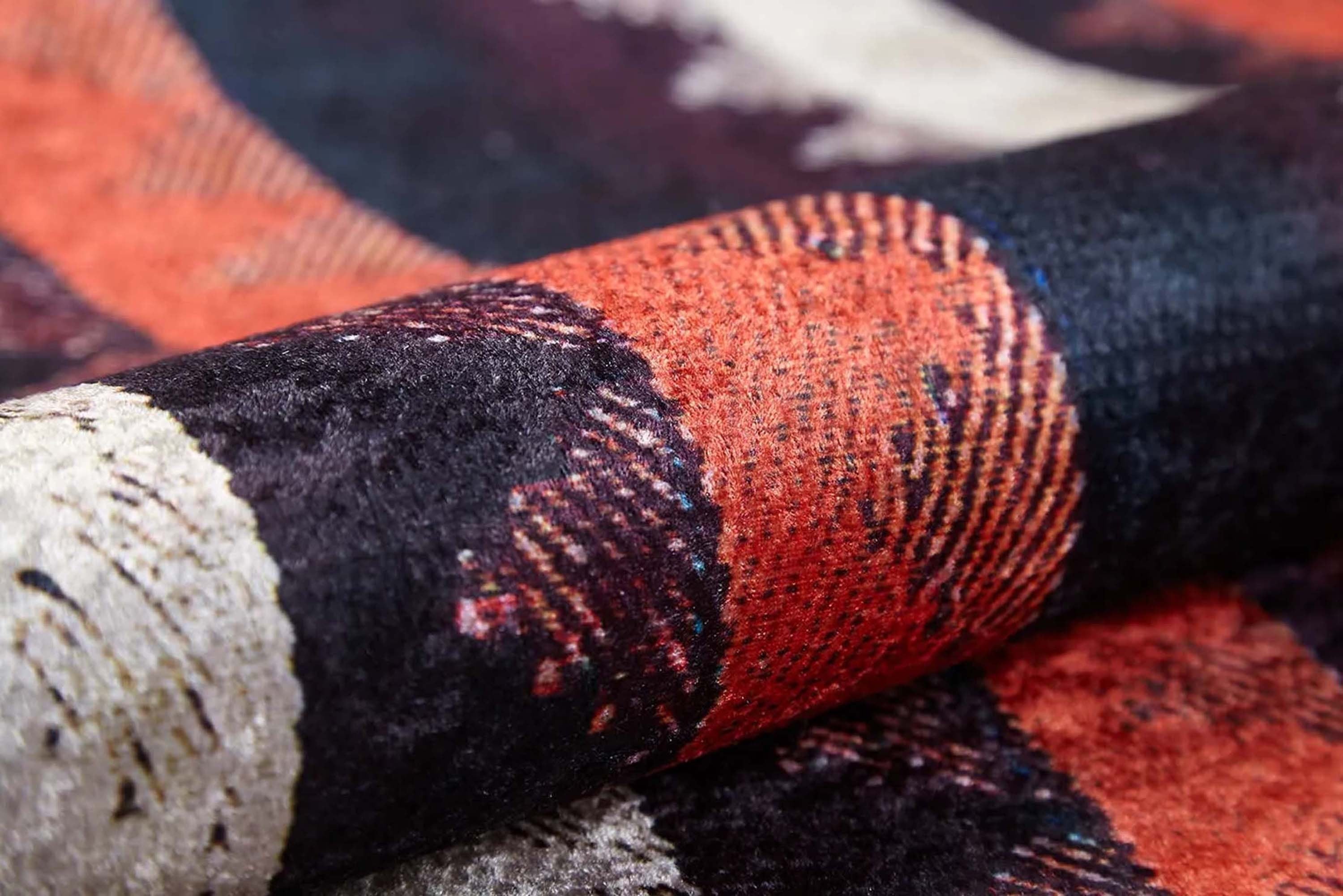 Turuncu Siyah Bej Geometrik Desenli Kilim Halı - Pera Halı