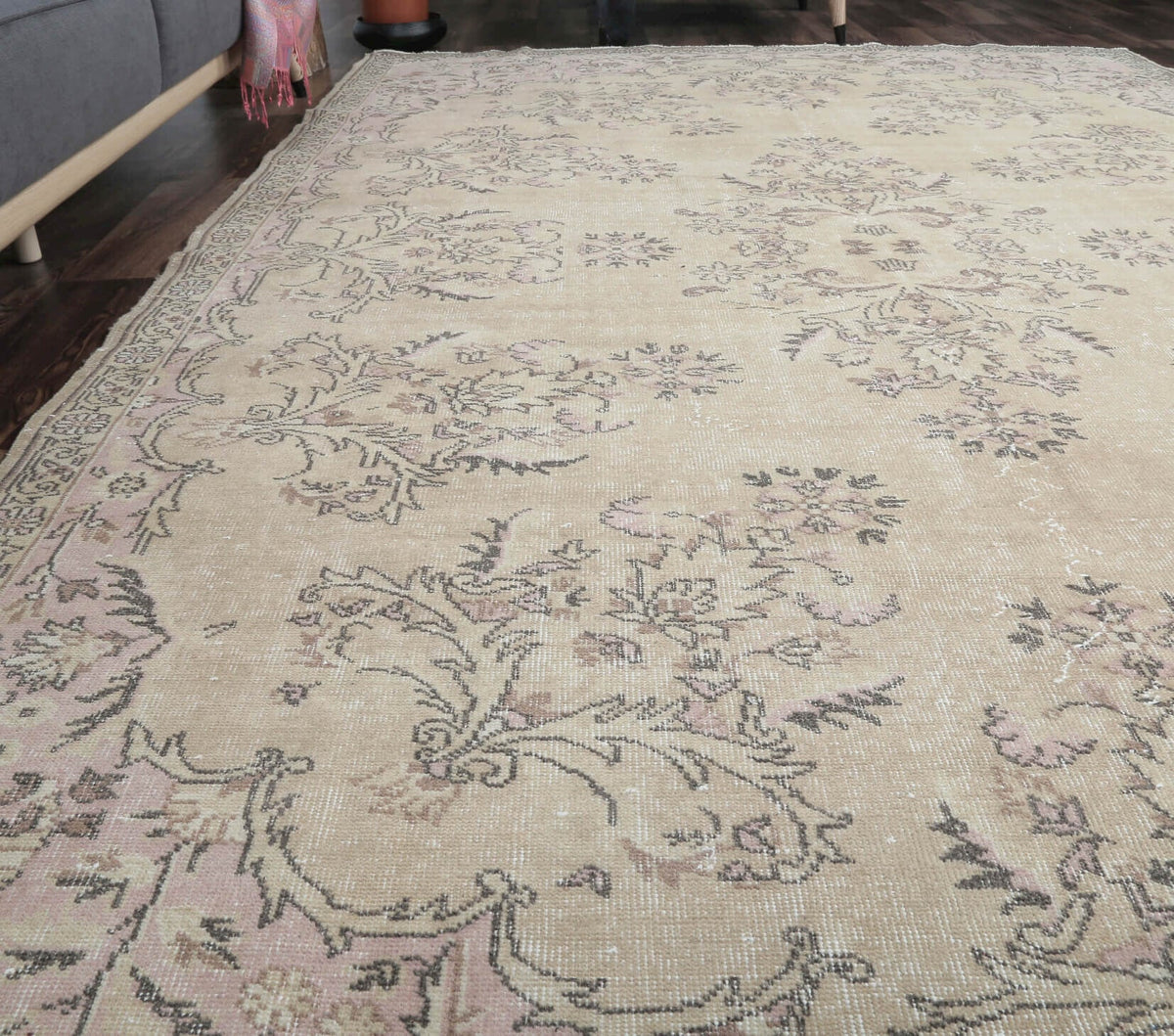 El yapımı vintage halı 213x315 cm tribal desenli yün - kenar ve saçak detayı