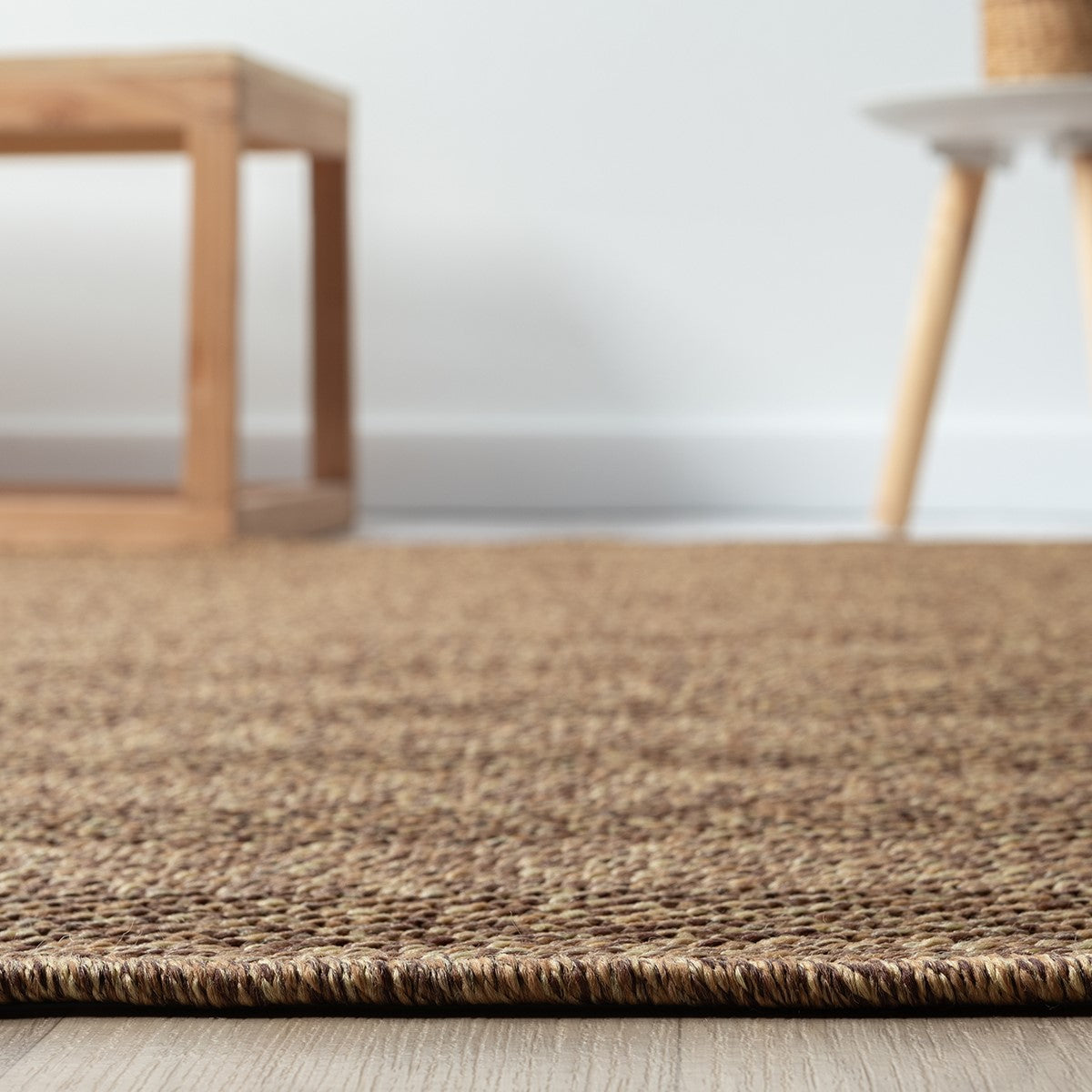 Düz Kahve Toprak Kılçık Desenli Halı