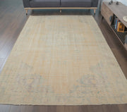 1950'lerden Anadolu kökenli soluk desenli el dokuma vintage halı, 194x286 cm