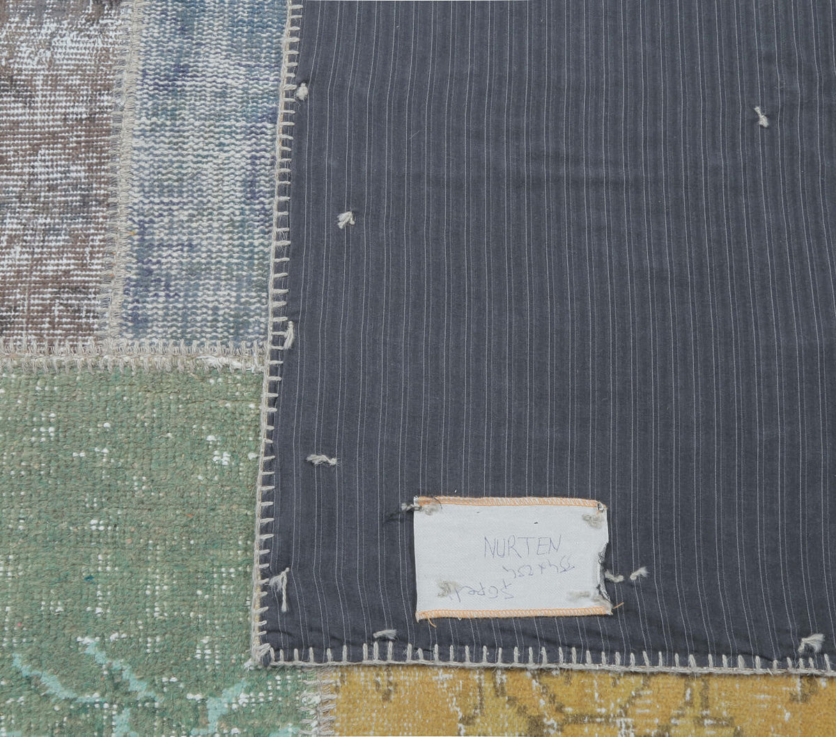 El yapımı vintage halı 254x353 cm düz desenli yün - mekan görünümü
