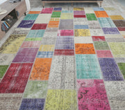 1970'lerden Anadolu kökenli tribal desenli patchwork vintage halı, 303x403 cm