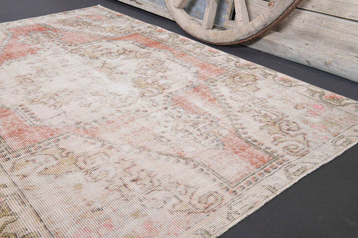 El yapımı vintage halı 135x211 cm oryantal desenli yün - desen detayı