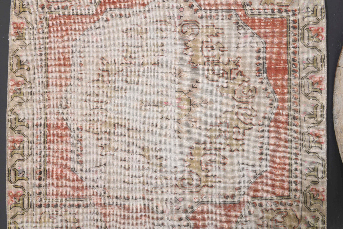El yapımı vintage halı 135x211 cm oryantal desenli yün - üstten görünüm