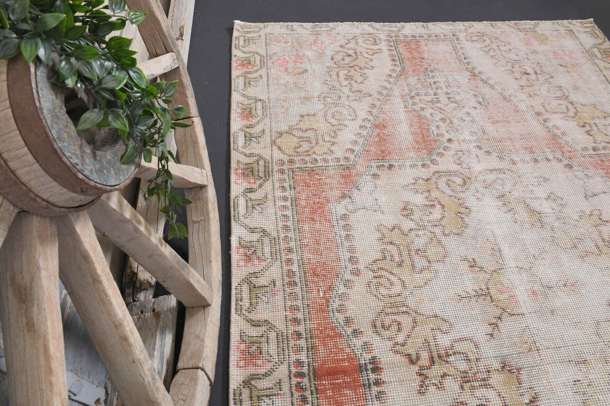 El yapımı vintage halı 135x211 cm oryantal desenli yün - farklı açıdan görünüm