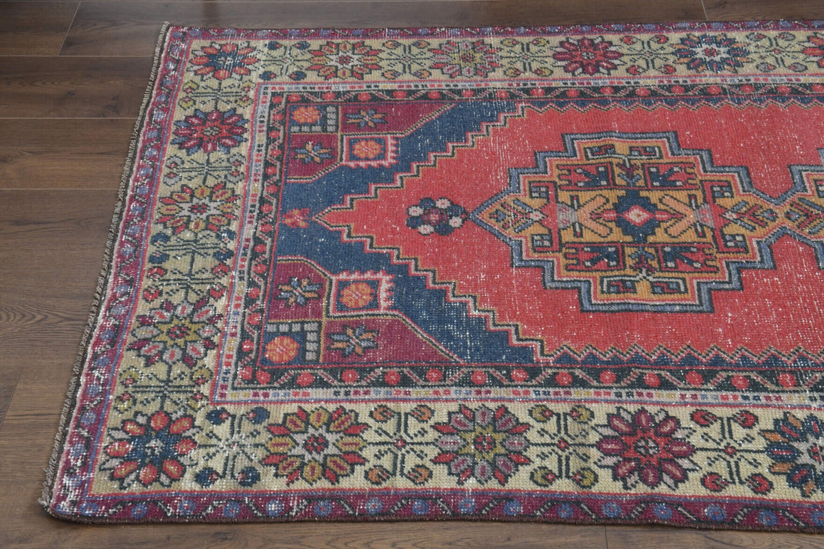 Yatak odası için oryantal desenli el dokuma vintage halı – 111x201 cm