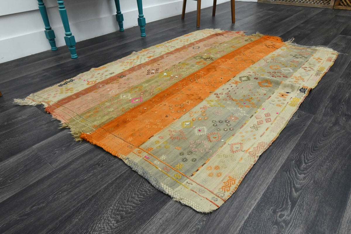 El yapımı vintage halı 124x173 cm oryantal desenli yün - yakın çekim doku detayı