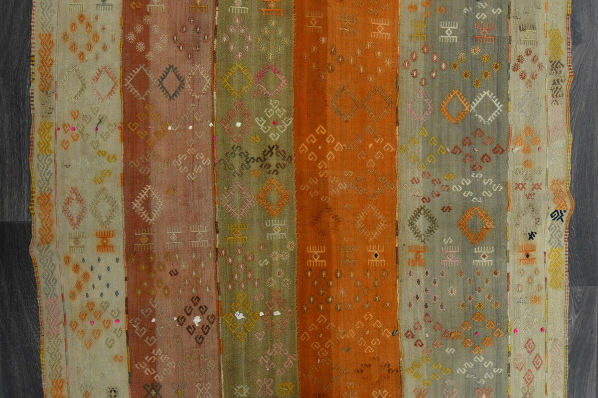 Yatak odası için oryantal desenli el dokuma vintage halı – 124x174 cm