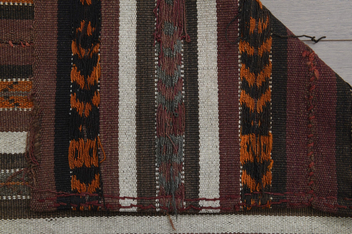 Kahverengi ve kırmızı renkli el dokuma vintage kare kilim, %100 yün dokuma