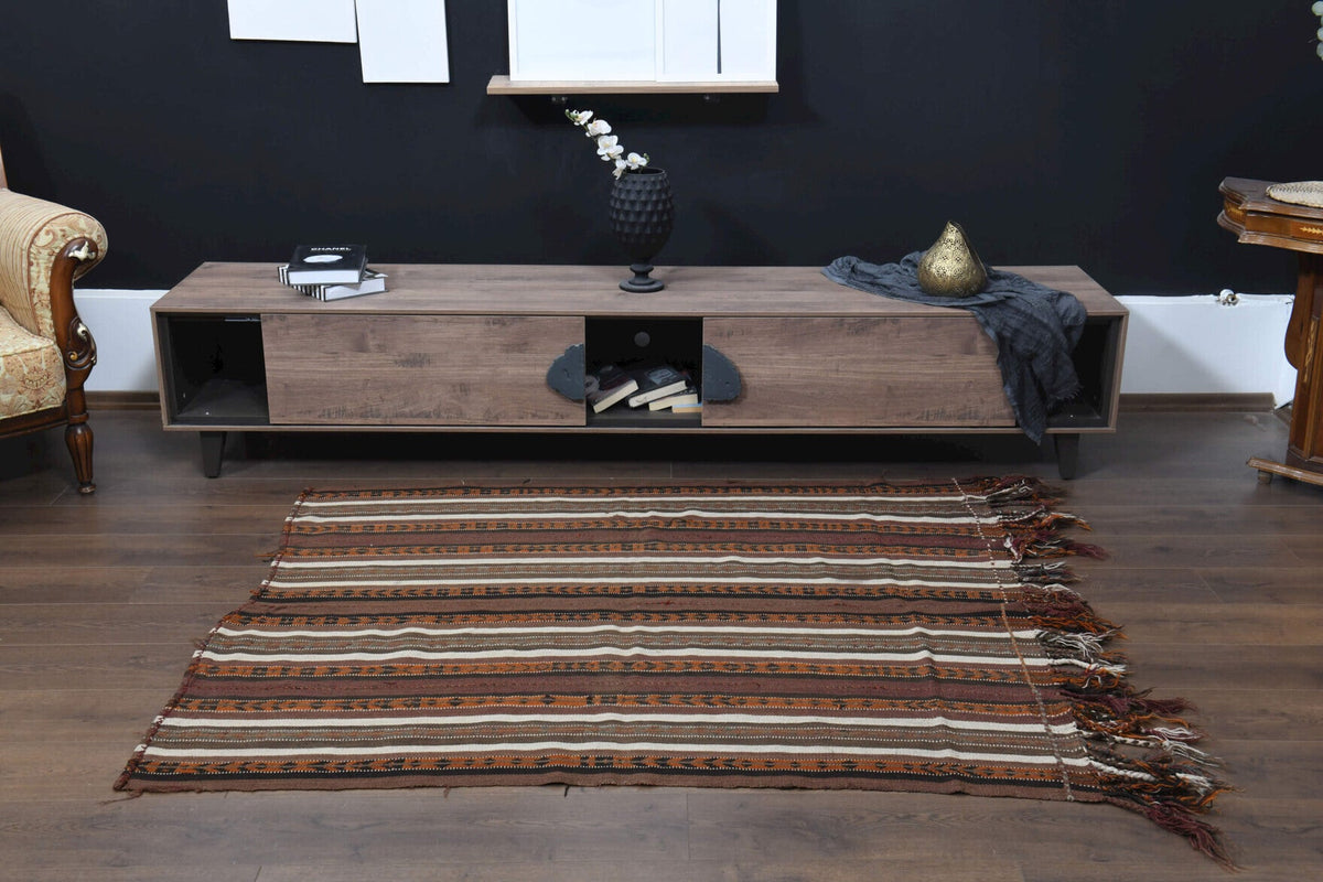 Vintage kilim 155x177 cm – kahverengi ve kırmızı oryantal desenli, el dokuma