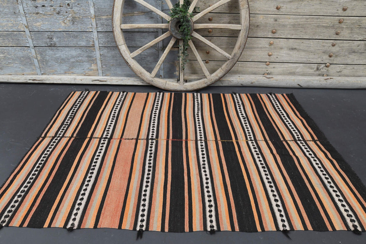Anadolu kökenli el dokuma kilim – 1960'lar üretimi, oryantal desenli