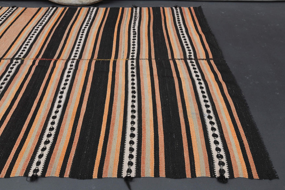 Yatak odası için oryantal desenli el dokuma vintage kilim – 140x210 cm