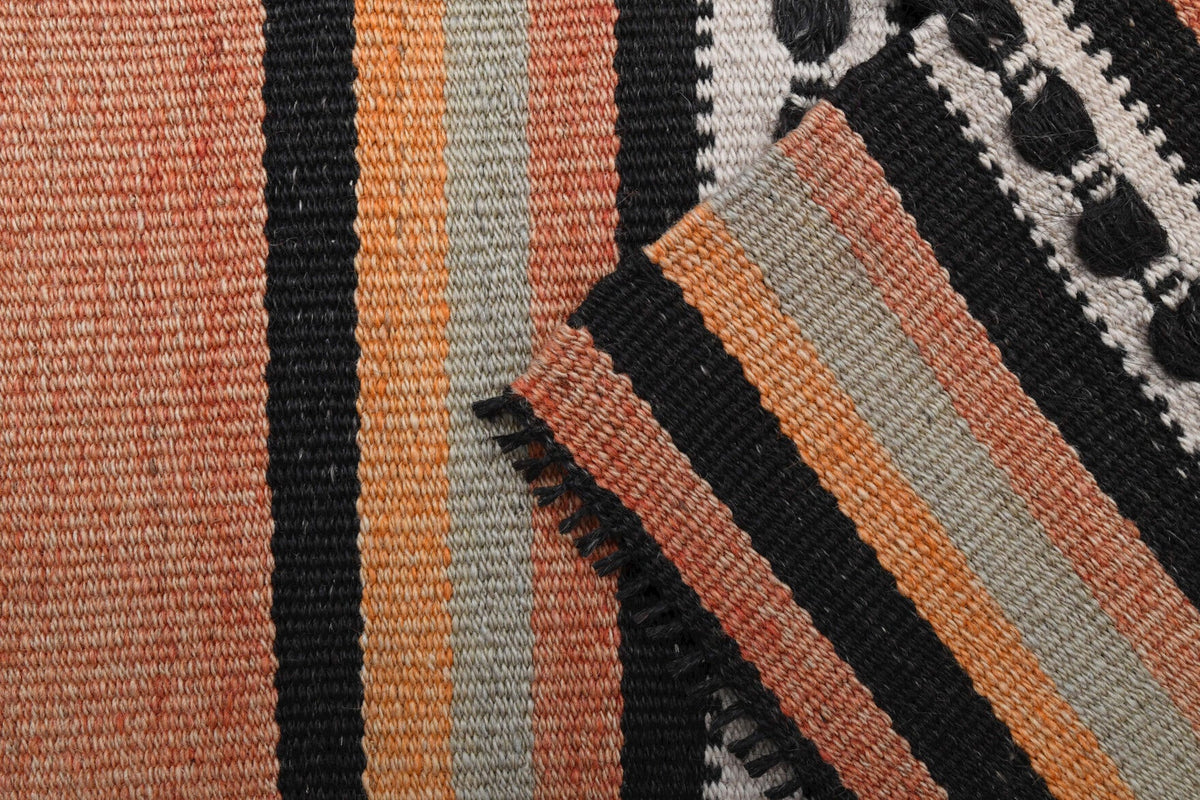 Pera Halı tek parça koleksiyonu: oryantal desenli el dokuma vintage kilim, turuncu ve kahverengi