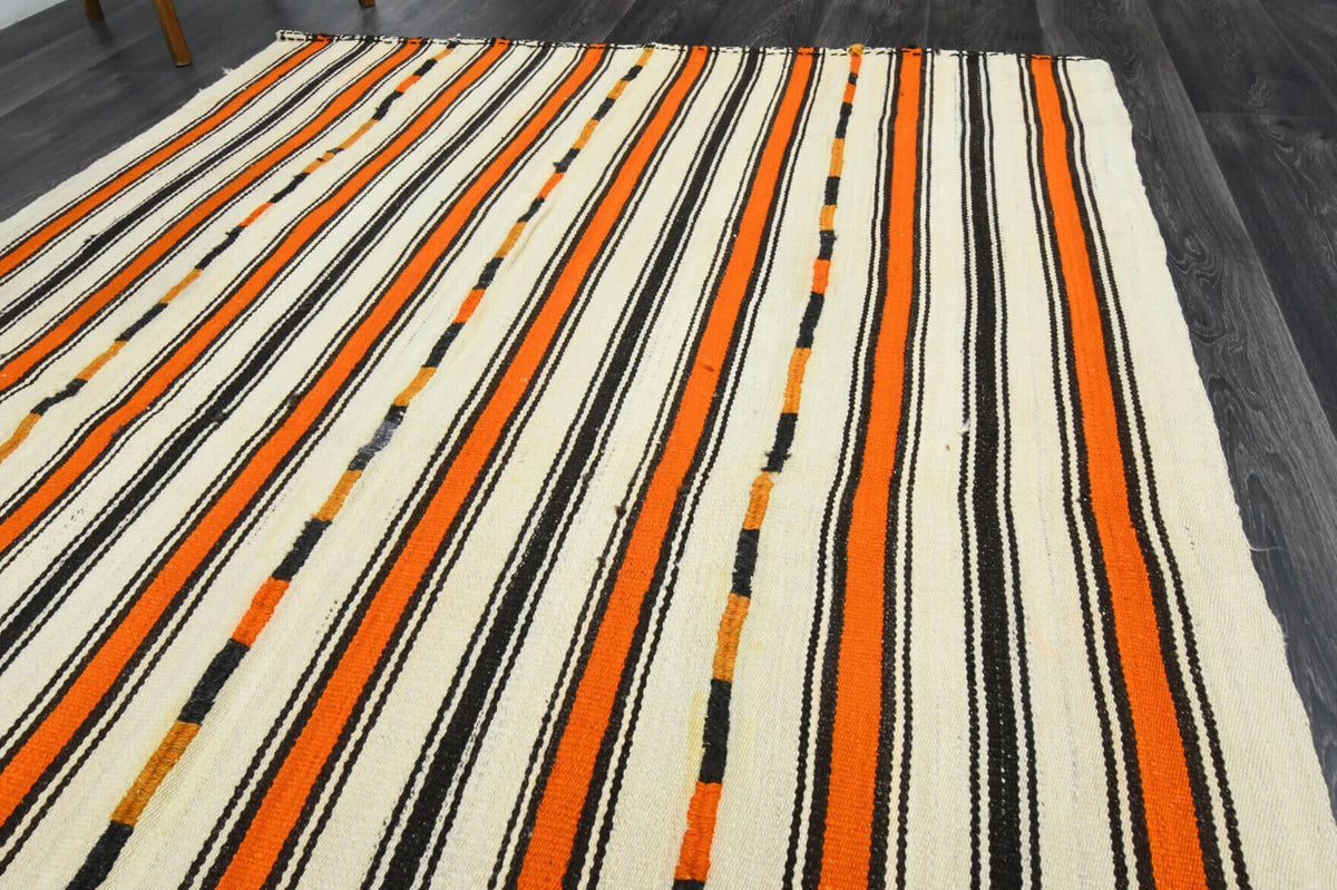 Anadolu kökenli el dokuma kilim – 1960'lar üretimi, çizgili
