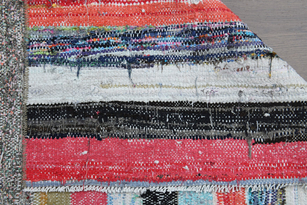 Pembe, mavi ve beyaz renkli el dokuma vintage kilim, %100 yün dokuma