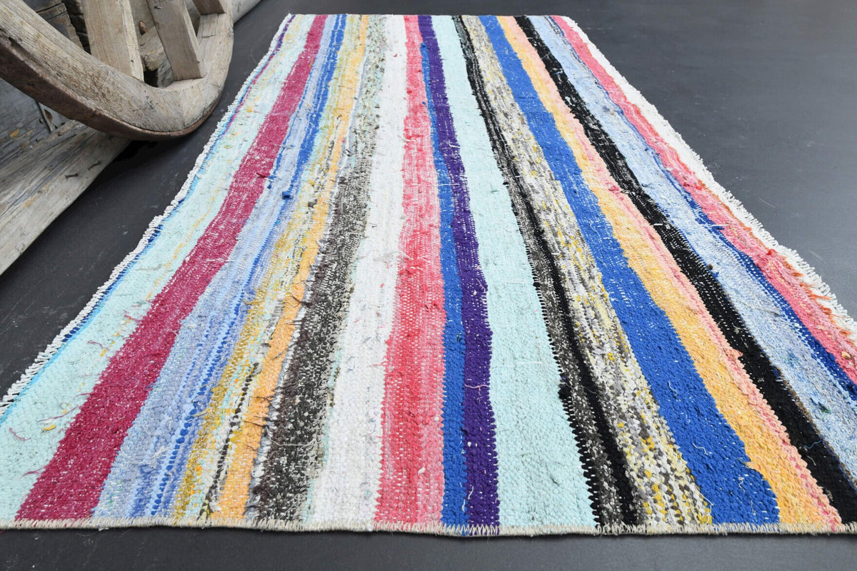 Oryantal desenli el dokuma vintage kilim – mavi, pembe ve beyaz tonlarda yün dokuma