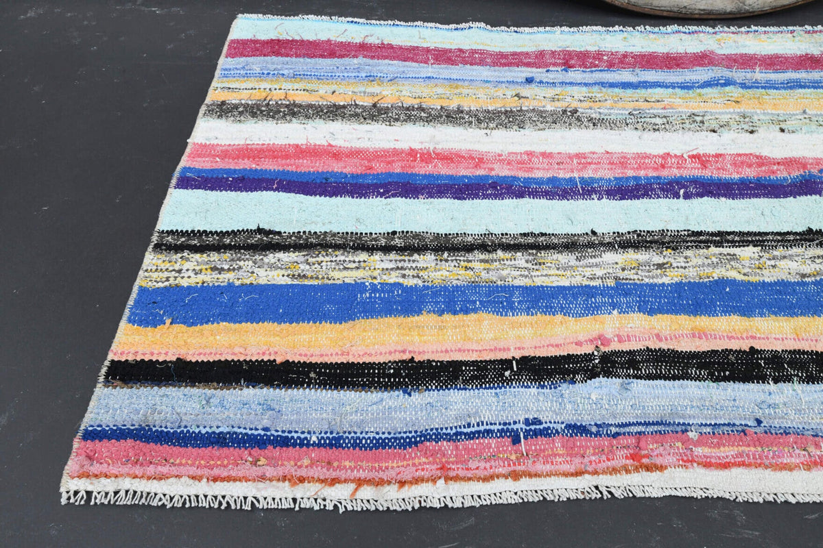 Mavi, pembe ve beyaz renkli el dokuma vintage kilim, %100 yün dokuma