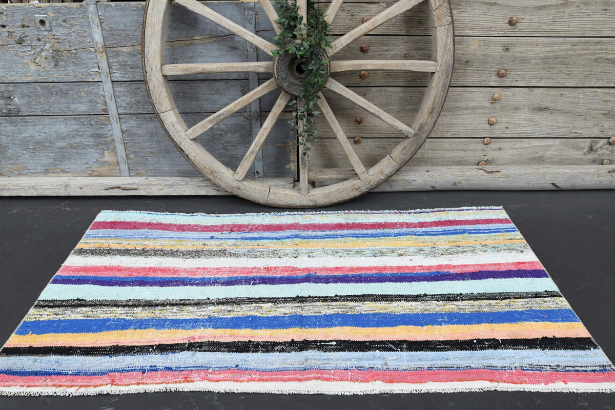 Anadolu kökenli el dokuma kilim – 1960'lar üretimi, oryantal desenli