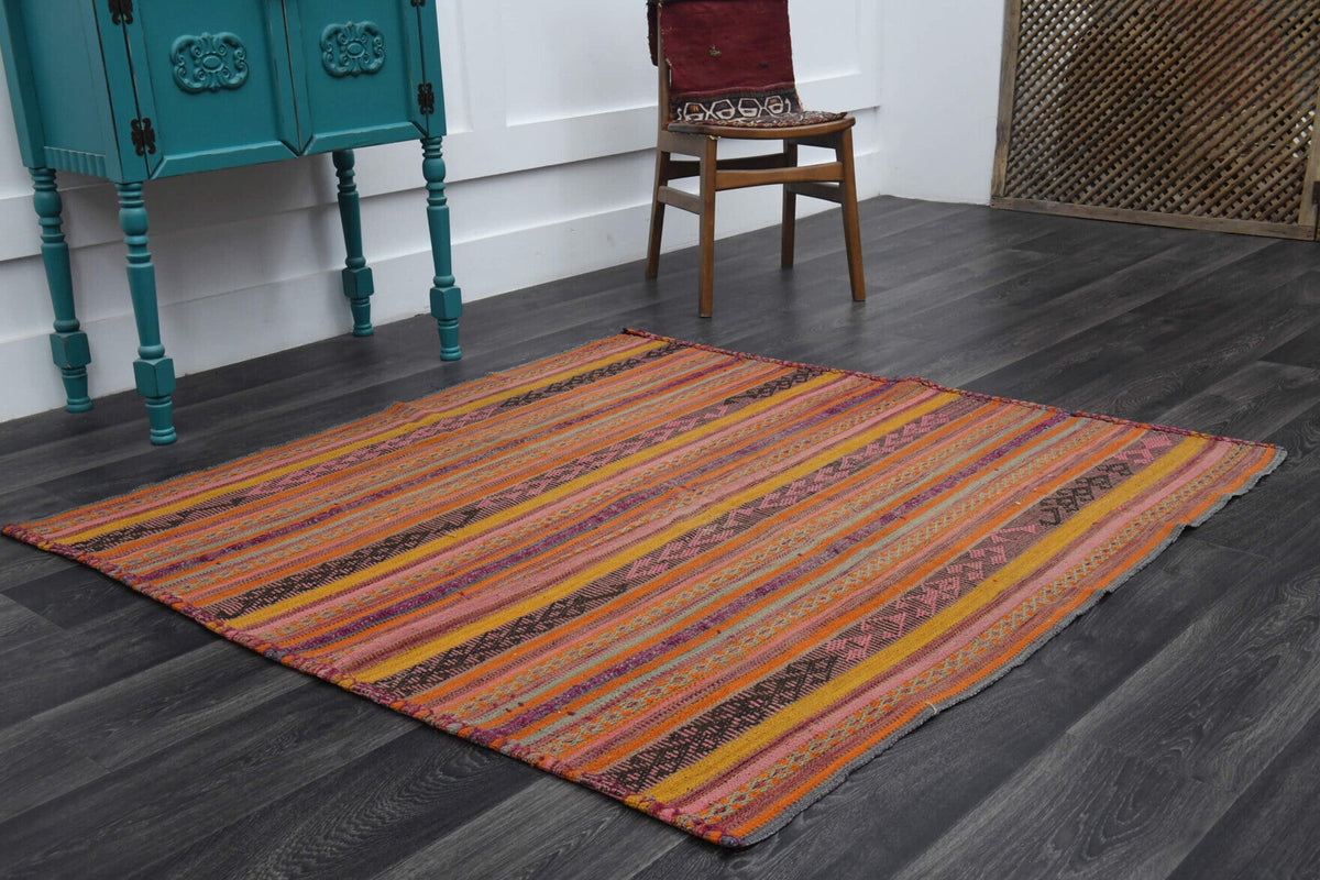 El yapımı vintage halı 152x152 cm oryantal desenli yün - yakın çekim doku detayı