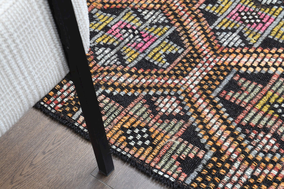 Kahverengi, kırmızı ve gri renkli el dokuma vintage kilim, %100 yün dokuma