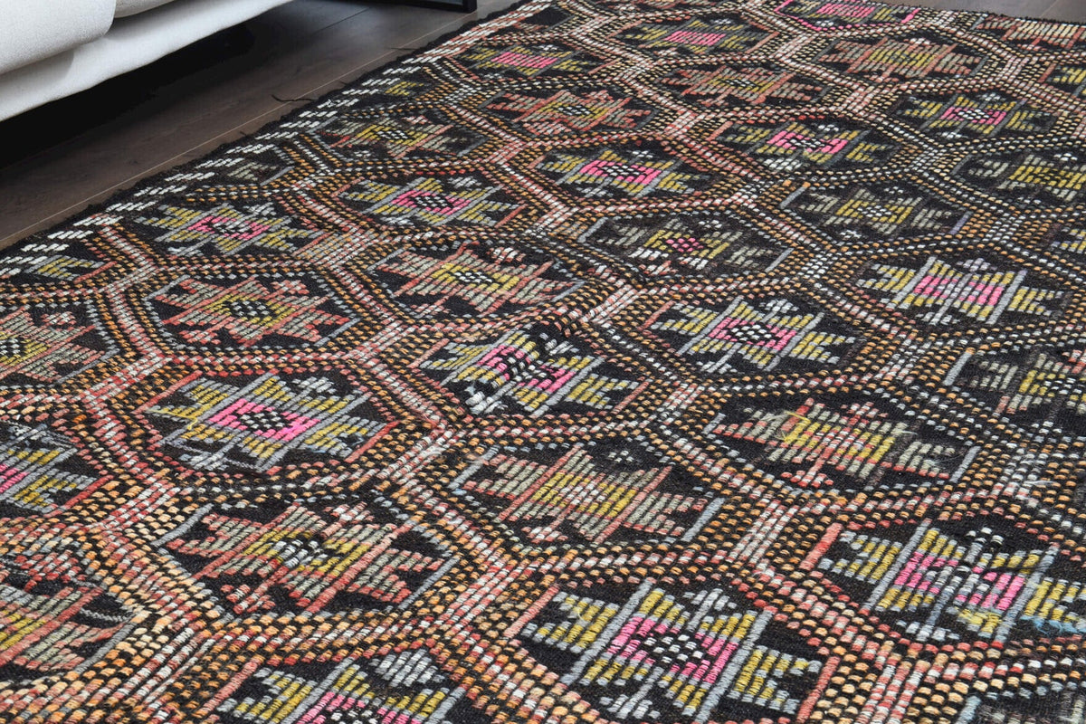 Anadolu kökenli el dokuma kilim – 1960'lar üretimi, ikat desenli
