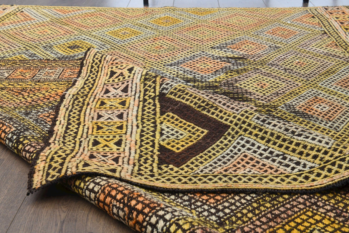 El yapımı vintage halı 157x203 cm geometrik desenli yün - kenar ve saçak detayı