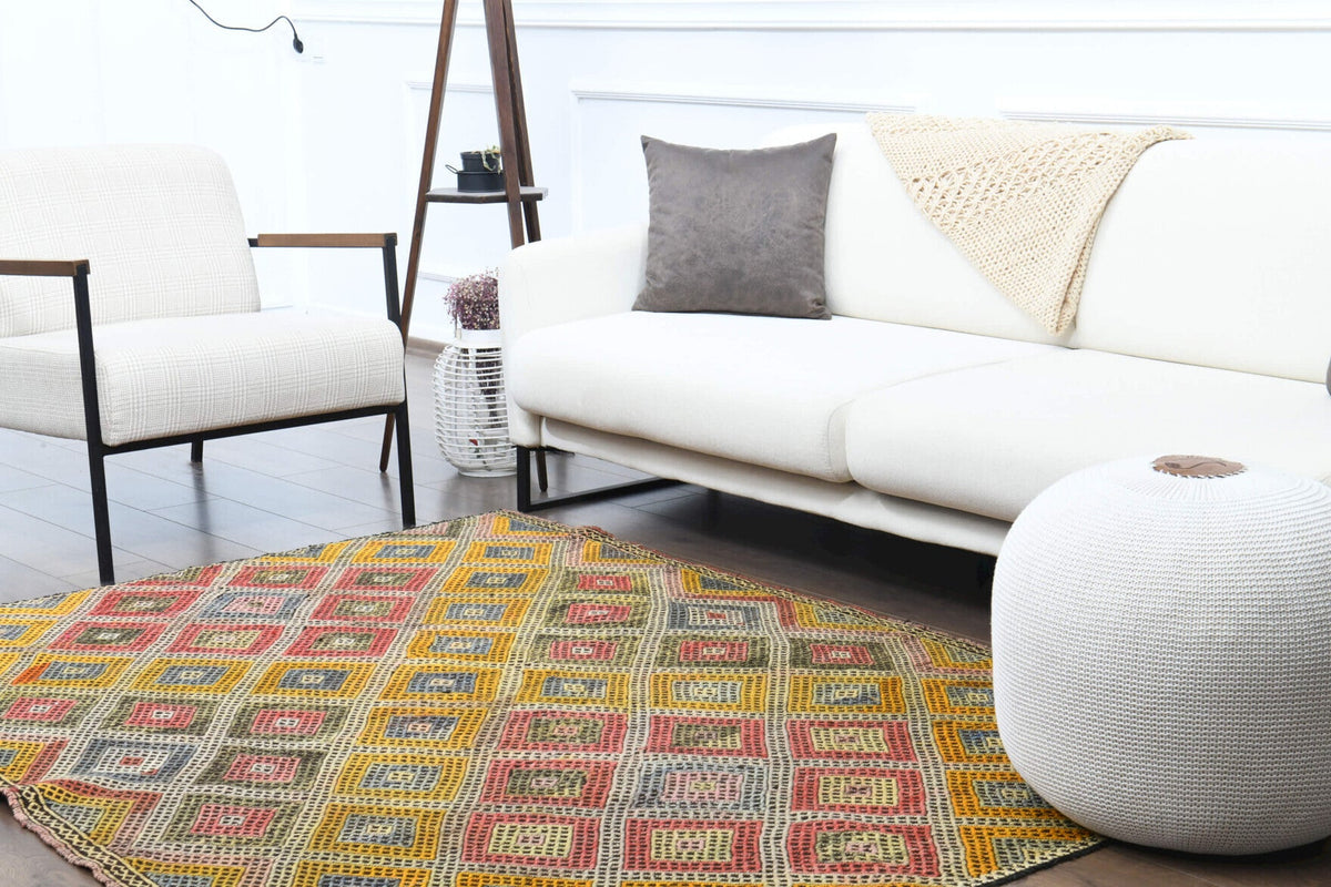 Anadolu kökenli el dokuma kilim – 1960'lar üretimi, ikat desenli