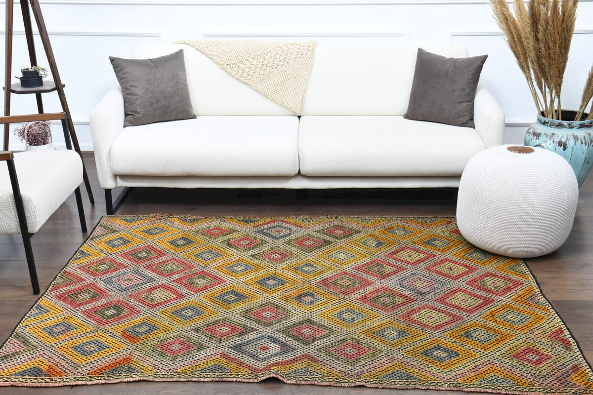 Yatak odası için ikat desenli el dokuma vintage kilim – 158x201 cm