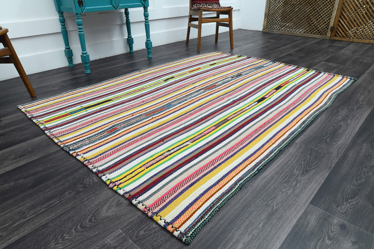 El yapımı vintage halı 150x208 cm çizgili desenli yün - yakın çekim doku detayı