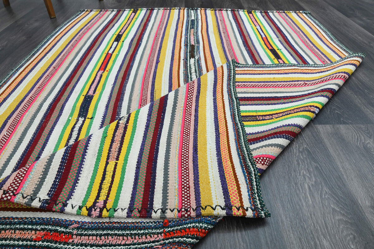 El yapımı vintage halı 150x208 cm çizgili desenli yün - ışık altında renk detayı