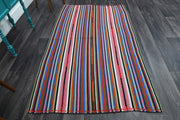 1960'lardan Anadolu kökenli çizgili el dokuma vintage kilim, 136x229 cm