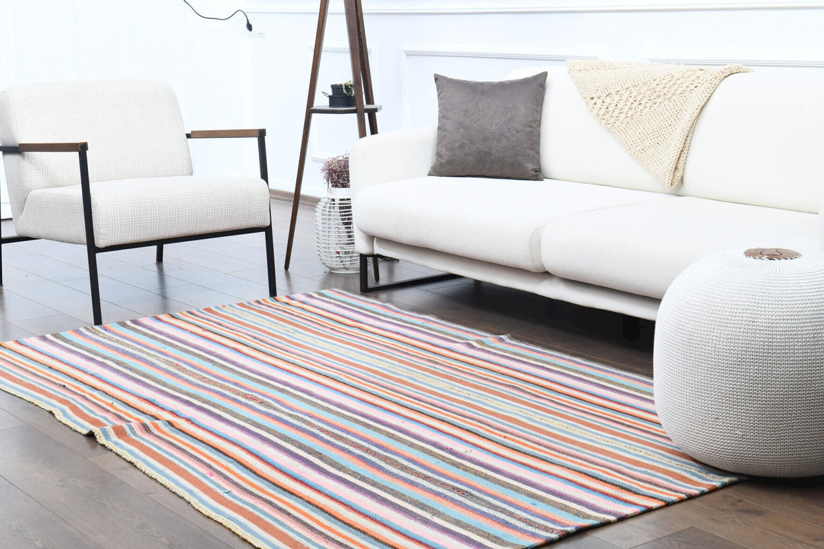 Pera Halı tek parça koleksiyonu: çizgili el dokuma vintage kilim, pembe, turuncu ve mavi