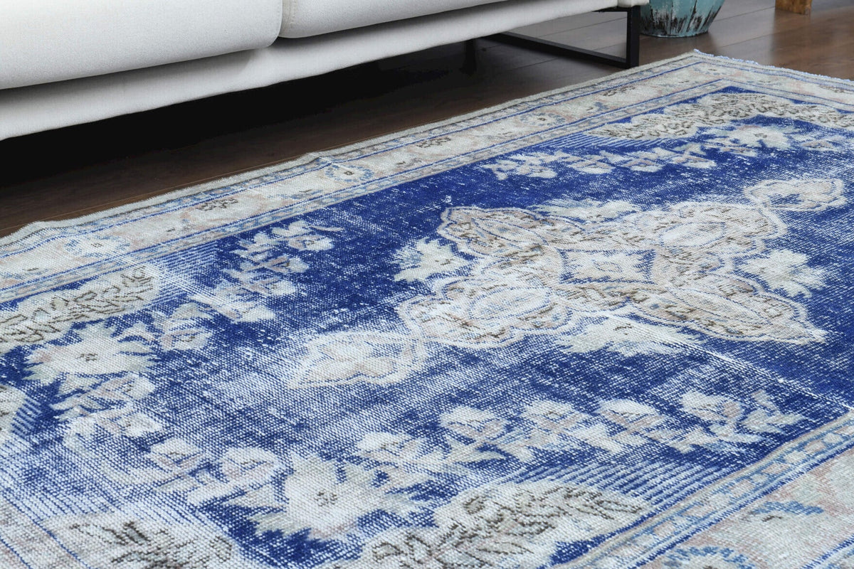 El yapımı vintage halı 157x241 cm oryantal desenli yün - açık alan görünümü
