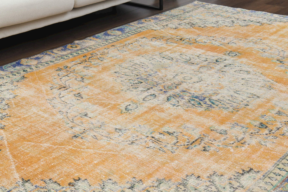 El yapımı vintage halı 183x274 cm oryantal desenli yün - mekan görünümü