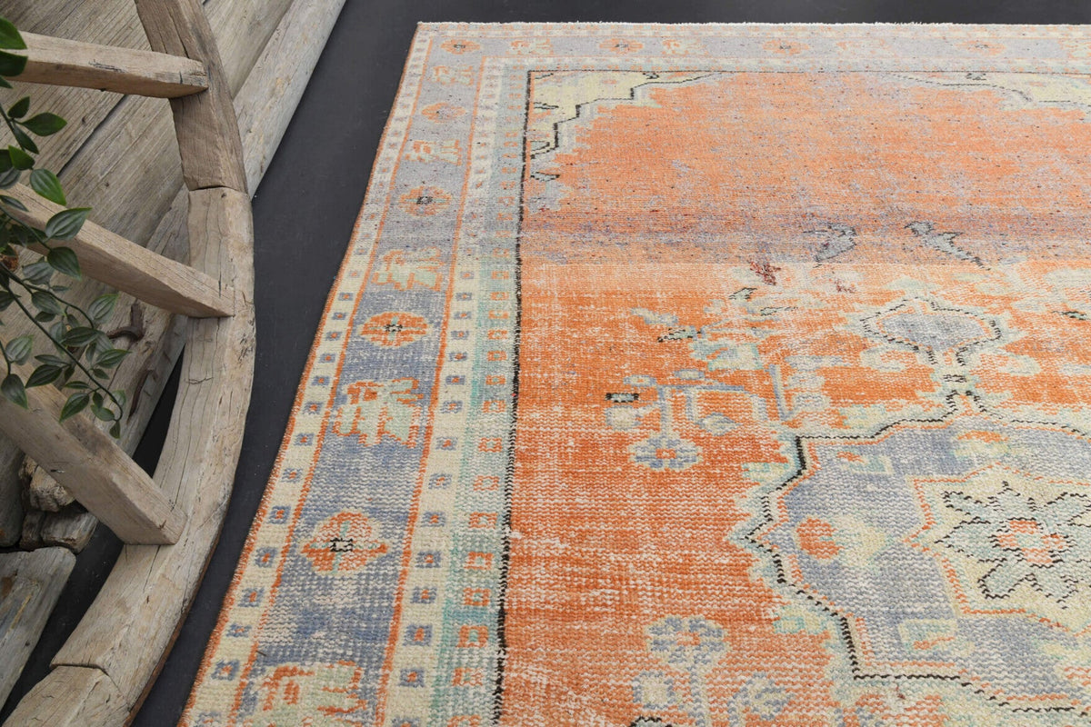 Vintage halı 176x279 cm – turuncu ve bej oryantal desenli, el dokuma