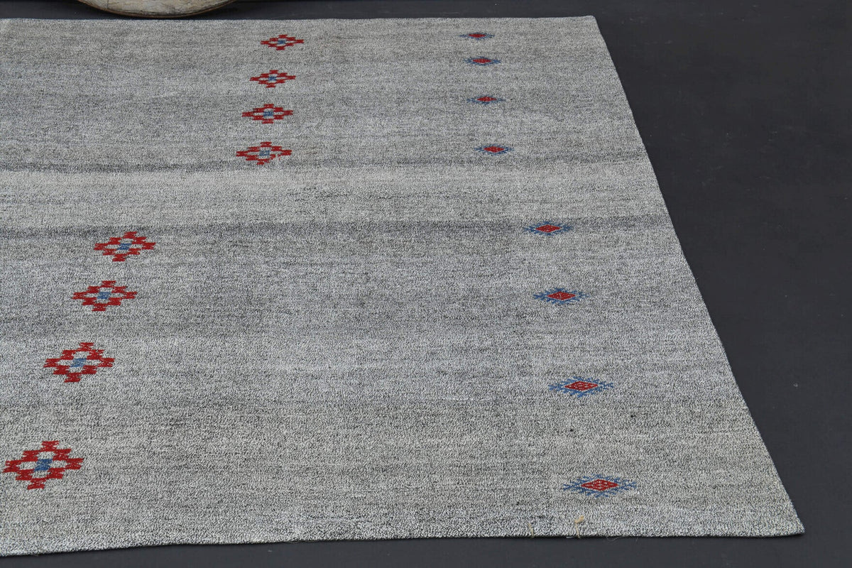 Anadolu kökenli el dokuma kilim – 1960'lar üretimi, puantiyeli