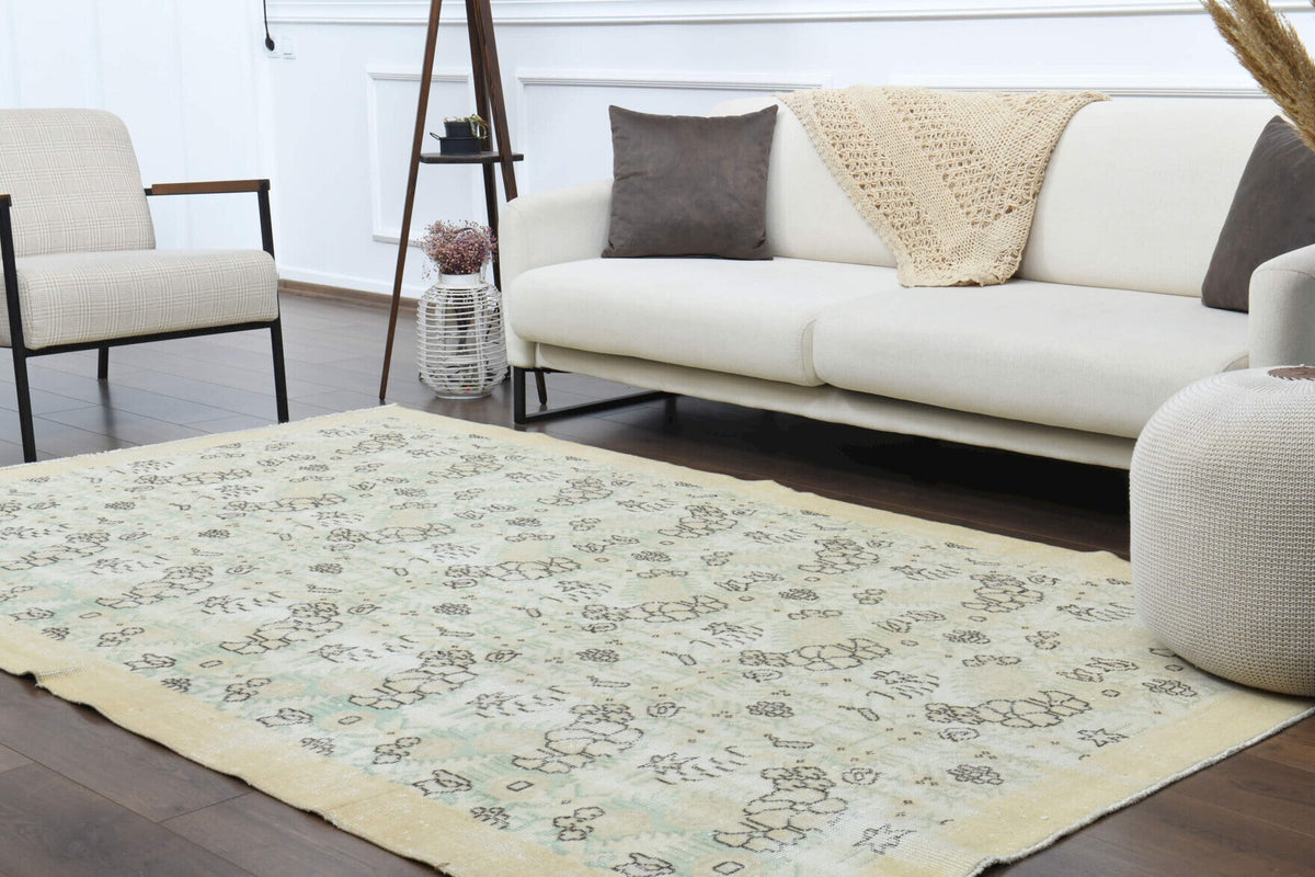 El yapımı vintage halı 170x279 cm oryantal desenli yün - ışık altında renk detayı