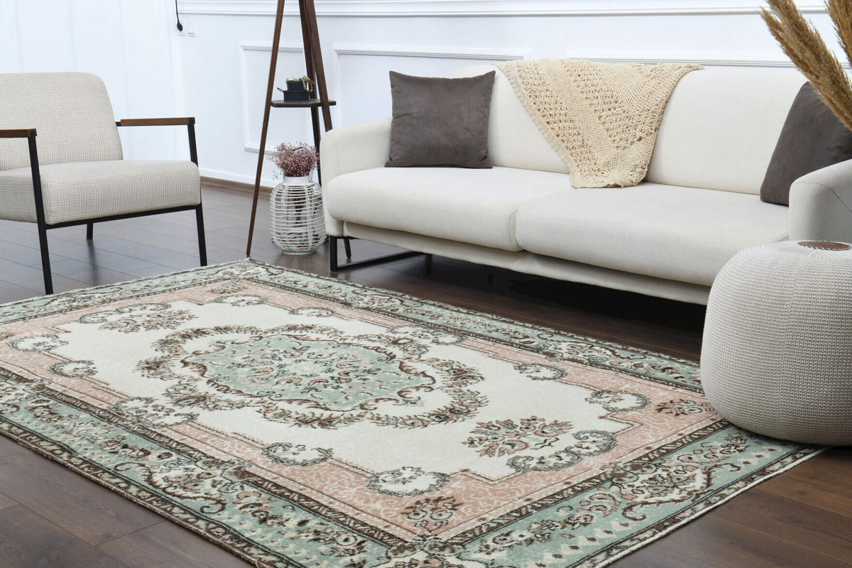 El yapımı vintage halı 152x244 cm madalyonlu desenli yün - farklı açıdan görünüm