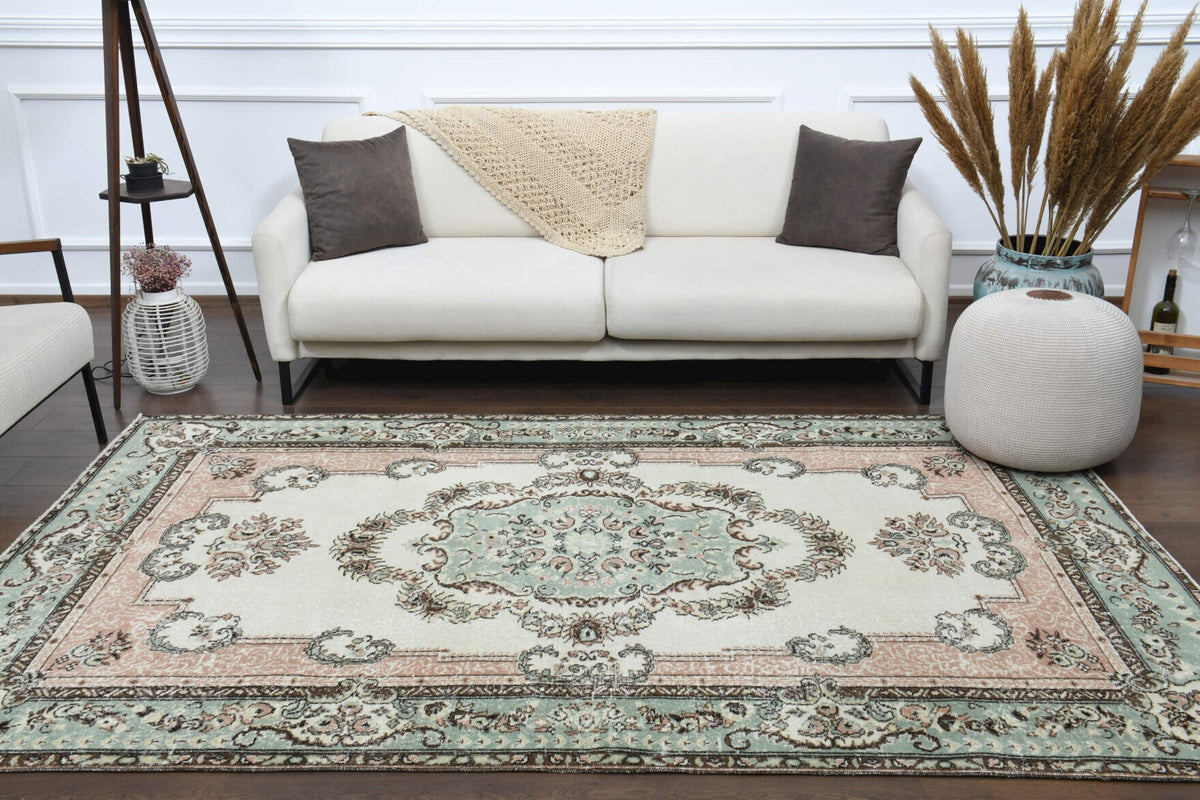El yapımı vintage halı 152x244 cm madalyonlu desenli yün - ışık altında renk detayı