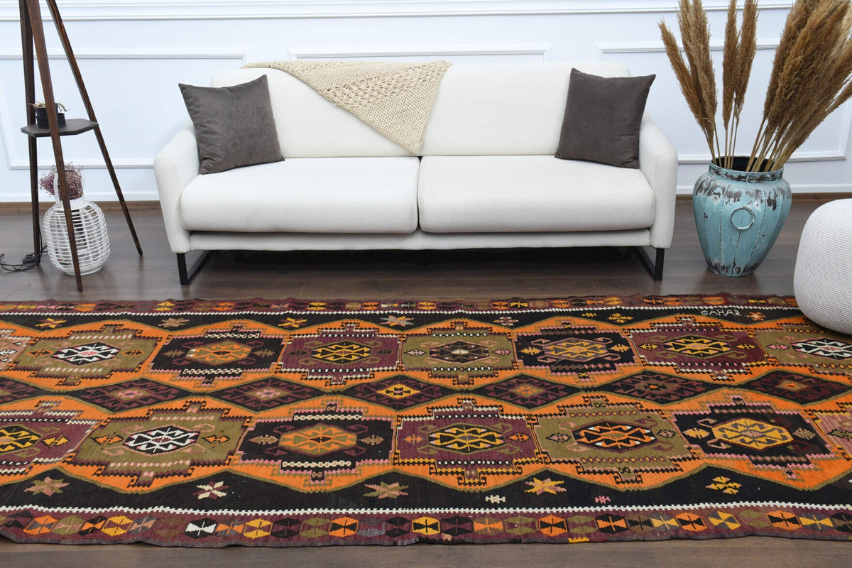 Pera Halı tek parça koleksiyonu: oryantal desenli vintage kilim yolluk, turuncu, kırmızı ve kahverengi