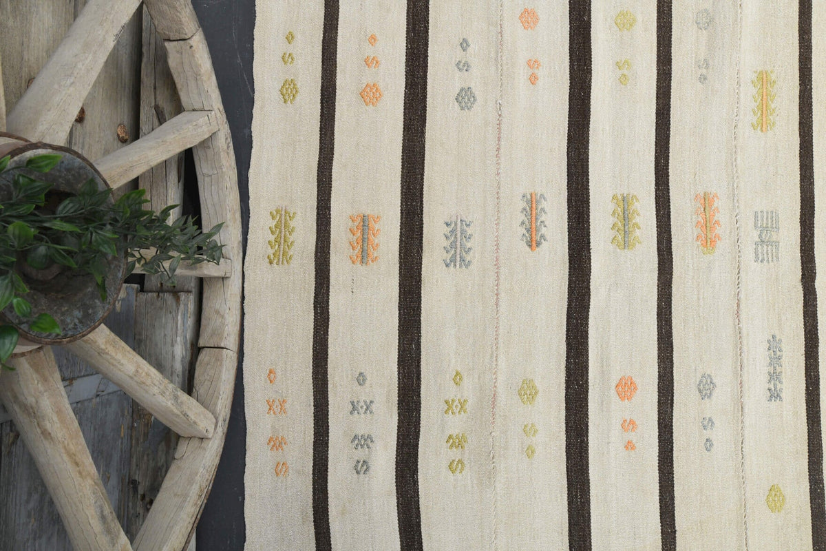 Vintage kilim 146x274 cm – beyaz, bej ve kahverengi çizgili, el dokuma