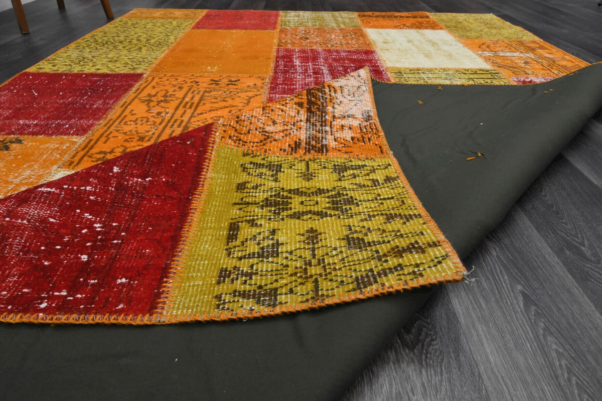 Pera Halı tek parça koleksiyonu: çiçek desenli patchwork vintage halı, turuncu ve kırmızı