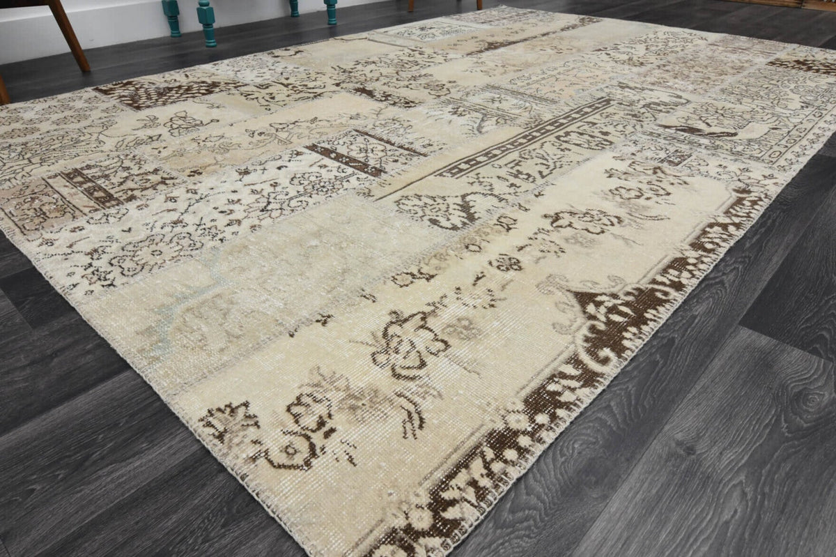 Oryantal desenli patchwork vintage halı – bej ve turuncu tonlarda yün dokuma